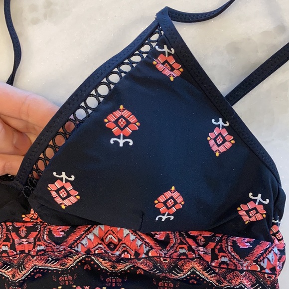 Black and red bikini set - Picture 2 of 4